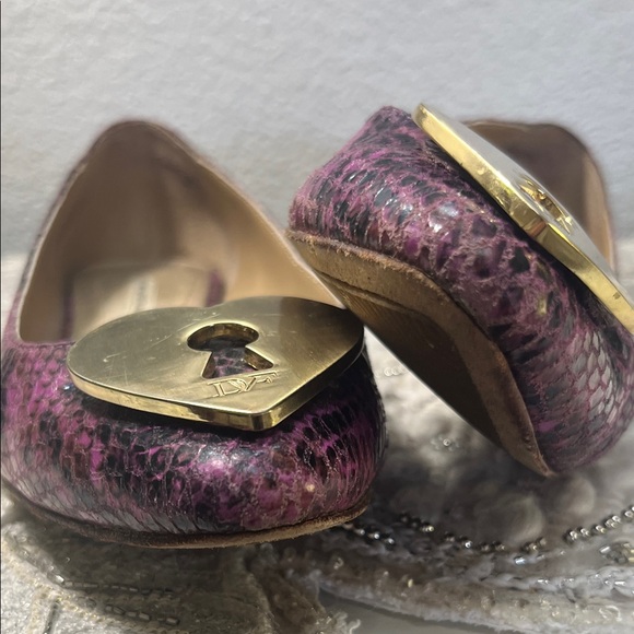 DVF Heart-Embellished Fushia Python Flats - Picture 15 of 16